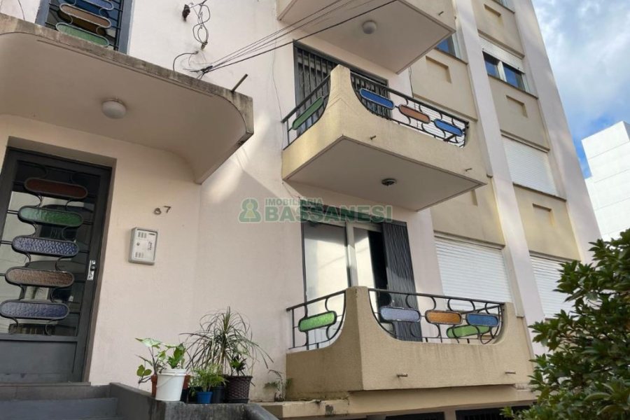 Apartamento com 80m², 3 dormitórios, 2 vagas, no bairro São Pelegrino em Caxias do Sul para Comprar