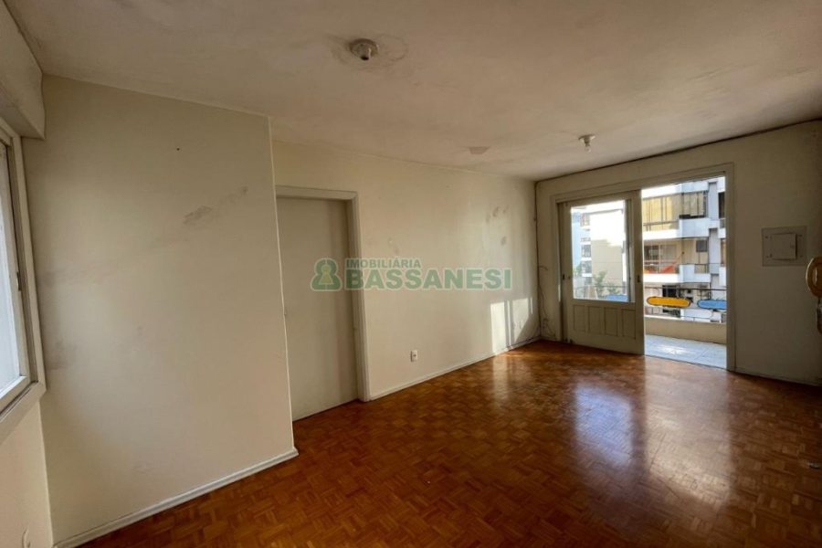 Apartamento com 80m², 3 dormitórios, 2 vagas, no bairro São Pelegrino em Caxias do Sul para Comprar