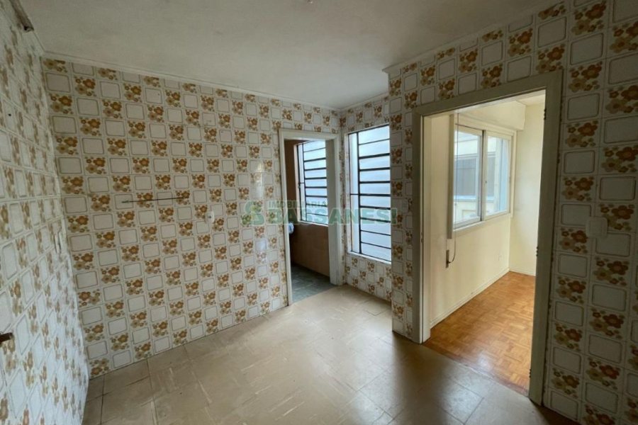 Apartamento com 80m², 3 dormitórios, 2 vagas, no bairro São Pelegrino em Caxias do Sul para Comprar