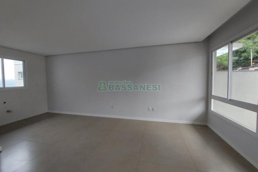 Casa com 167m², 3 dormitórios, 2 vagas, no bairro Salgado Filho em Caxias do Sul para Comprar