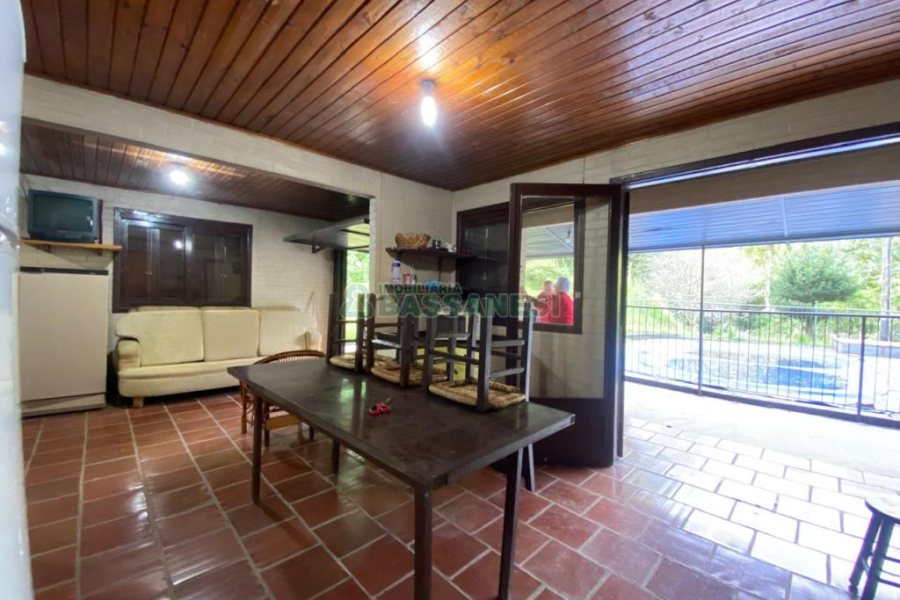 Chácara com 150m², 2 dormitórios, 2 vagas, no bairro Galópolis em Caxias do Sul para Comprar