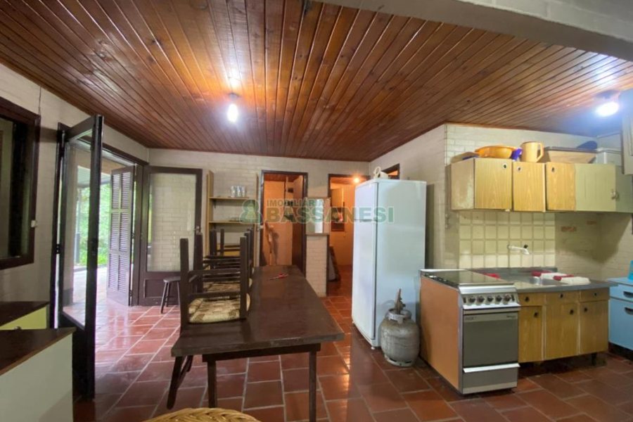 Chácara com 150m², 2 dormitórios, 2 vagas, no bairro Galópolis em Caxias do Sul para Comprar