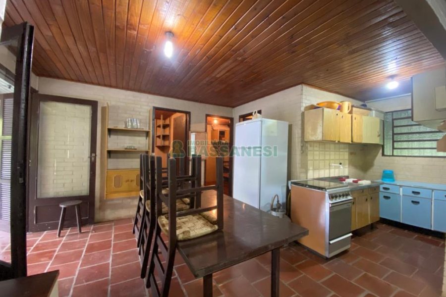 Chácara com 150m², 2 dormitórios, 2 vagas, no bairro Galópolis em Caxias do Sul para Comprar