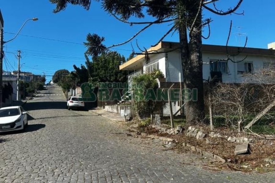 Terreno com 1560m², no bairro Rio Branco em Caxias do Sul para Comprar