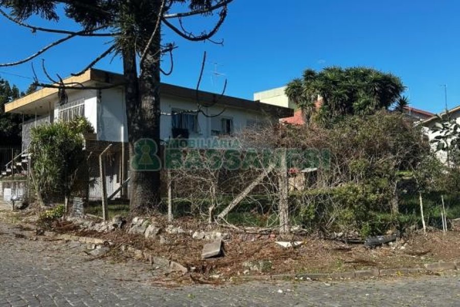 Terreno com 1560m², no bairro Rio Branco em Caxias do Sul para Comprar