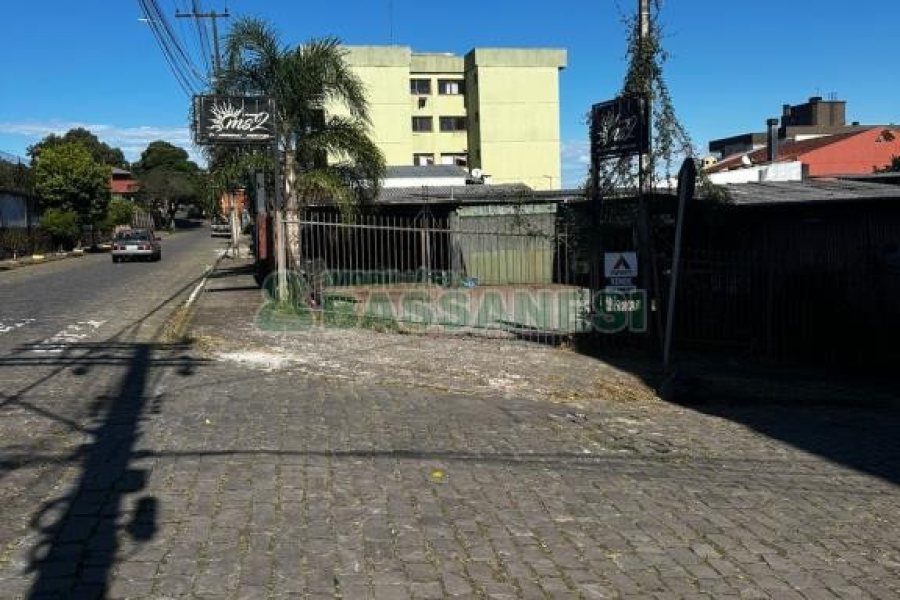 Terreno com 1560m², no bairro Rio Branco em Caxias do Sul para Comprar
