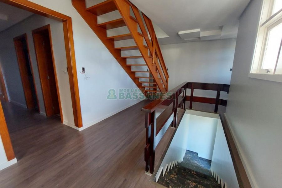 Casa com 148m², 2 dormitórios, 1 vaga, no bairro São Ciro em Caxias do Sul para Alugar