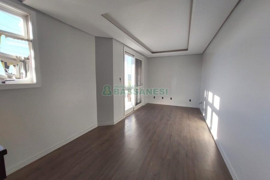 Casa com 148m², 2 dormitórios, 1 vaga, no bairro São Ciro em Caxias do Sul para Alugar