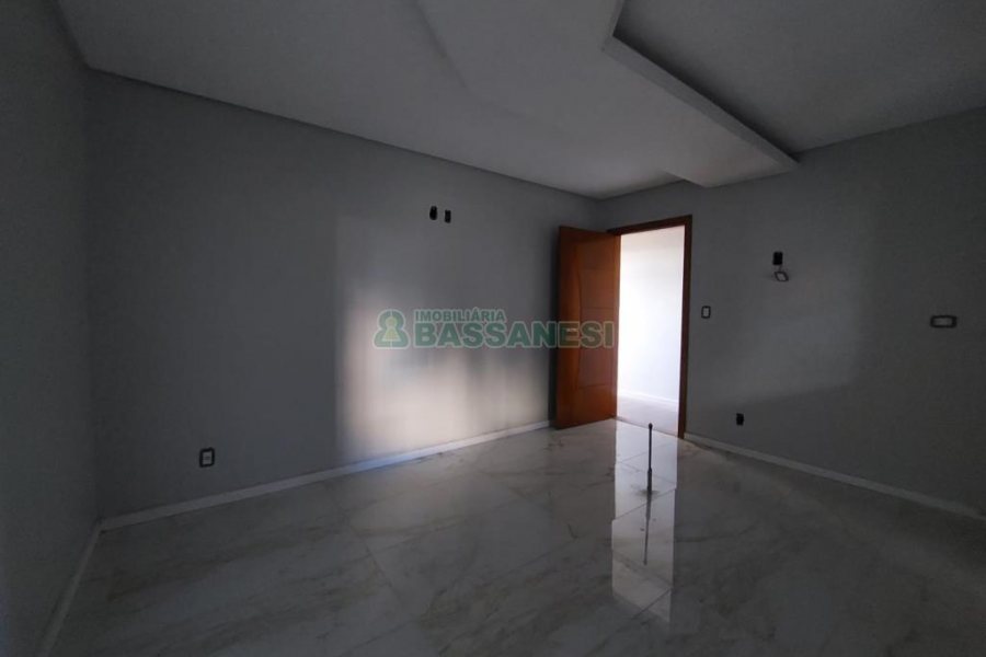 Casa com 148m², 2 dormitórios, 1 vaga, no bairro São Ciro em Caxias do Sul para Alugar