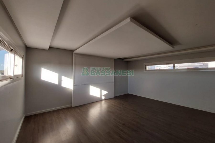 Casa com 148m², 2 dormitórios, 1 vaga, no bairro São Ciro em Caxias do Sul para Alugar