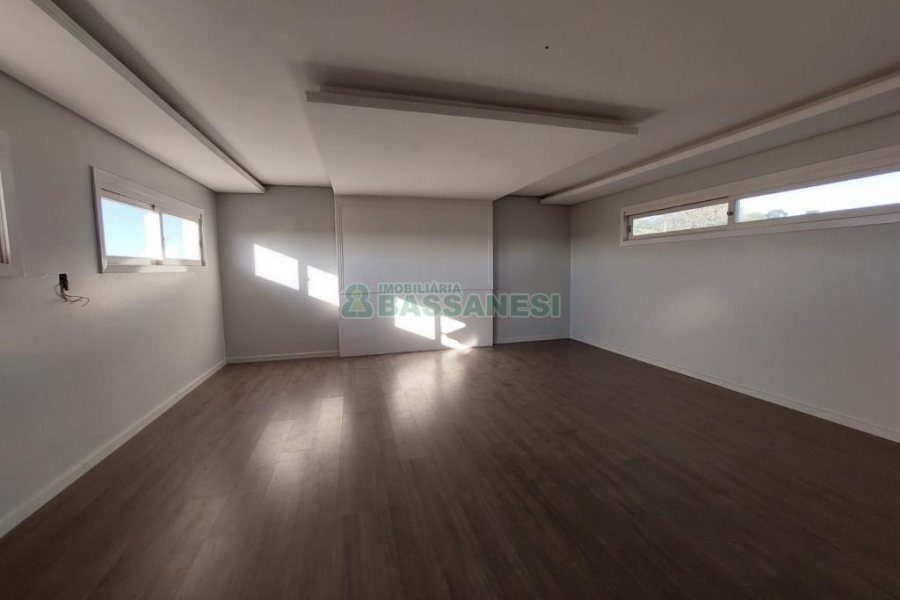 Casa com 148m², 2 dormitórios, 1 vaga, no bairro São Ciro em Caxias do Sul para Alugar