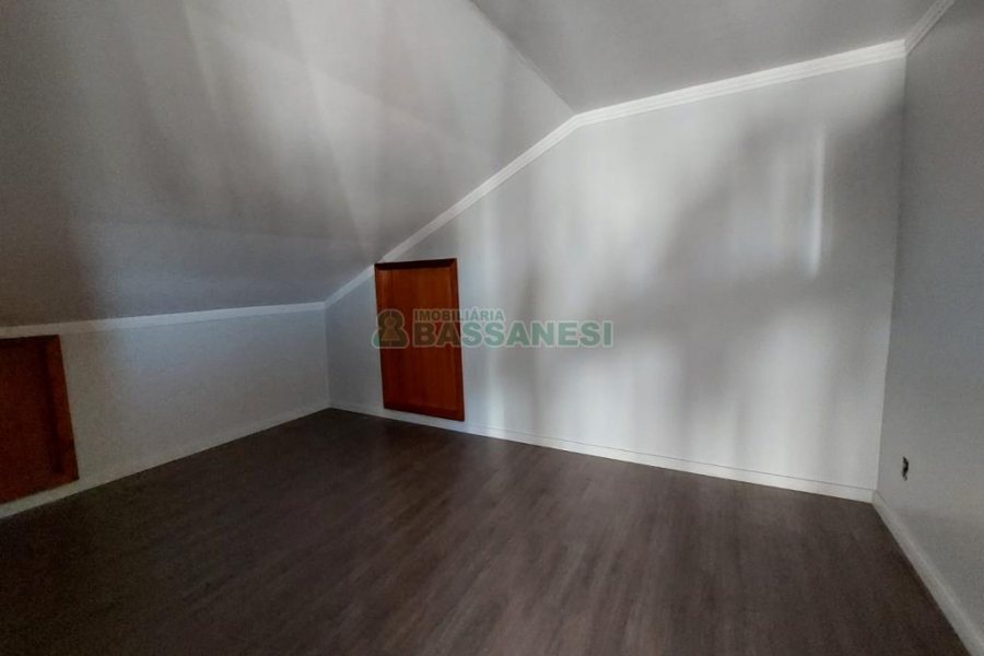 Casa com 148m², 2 dormitórios, 1 vaga, no bairro São Ciro em Caxias do Sul para Alugar