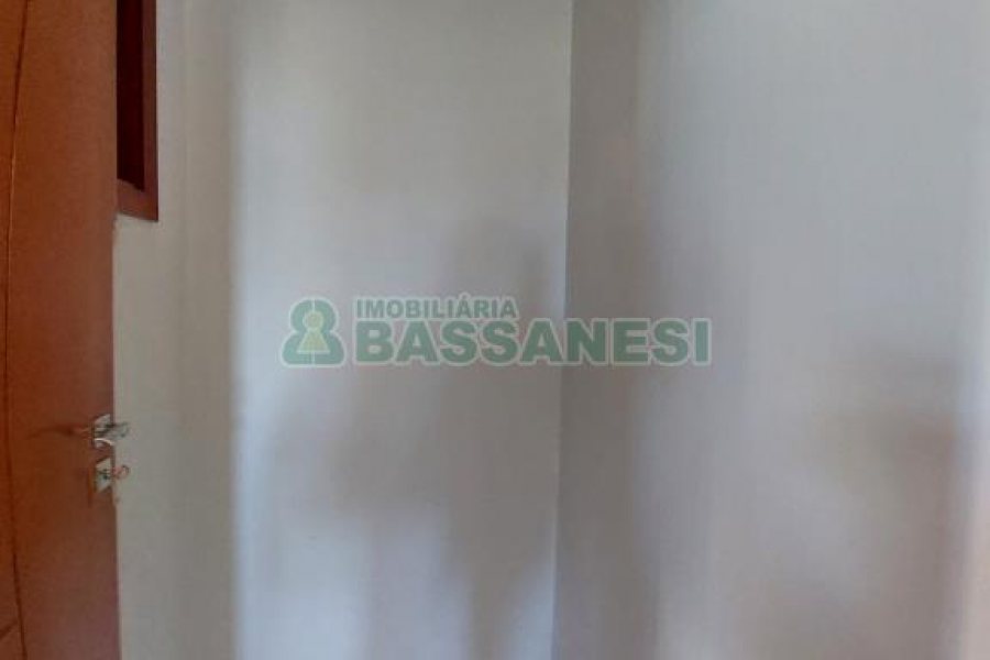 Casa com 148m², 2 dormitórios, 1 vaga, no bairro São Ciro em Caxias do Sul para Alugar