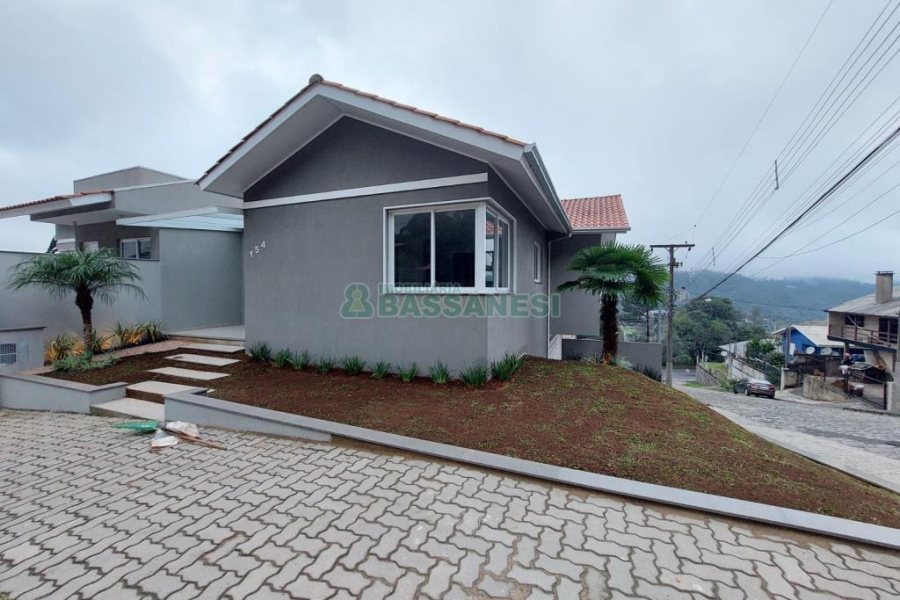 Casa com 151m², 3 dormitórios, 2 vagas, no bairro Salgado Filho em Caxias do Sul para Comprar