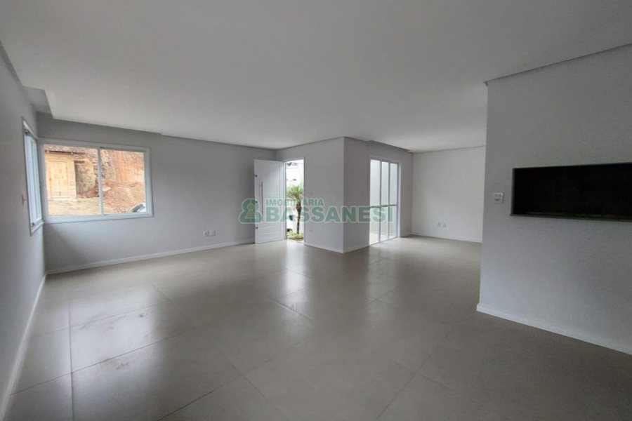 Casa com 151m², 3 dormitórios, 2 vagas, no bairro Salgado Filho em Caxias do Sul para Comprar