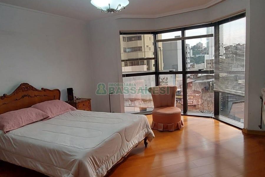 Apartamento com 170m², 4 dormitórios, 2 vagas, no bairro Lourdes em Caxias do Sul para Comprar