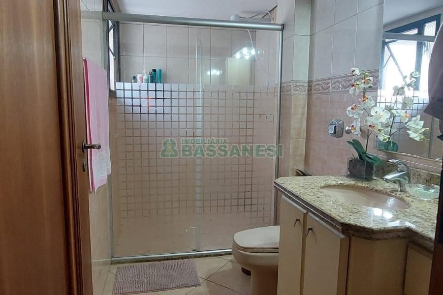 Apartamento com 170m², 4 dormitórios, 2 vagas, no bairro Lourdes em Caxias do Sul para Comprar