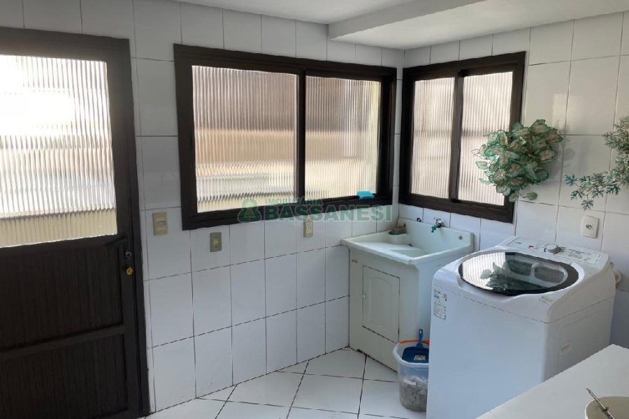 Apartamento com 170m², 4 dormitórios, 2 vagas, no bairro Lourdes em Caxias do Sul para Comprar