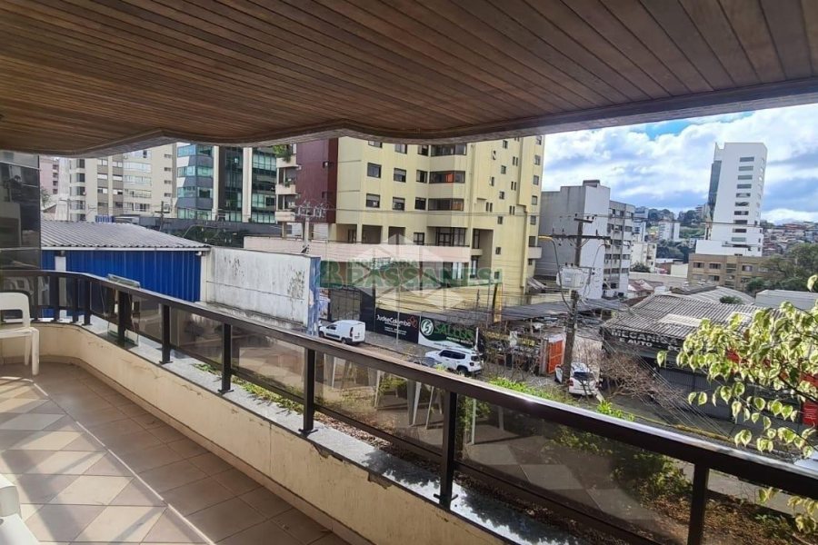Apartamento com 170m², 4 dormitórios, 2 vagas, no bairro Lourdes em Caxias do Sul para Comprar