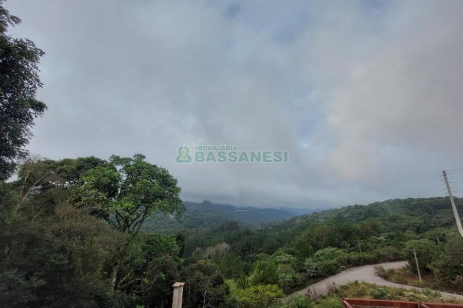 Sobrado com 68m², 2 dormitórios, 1 vaga, no bairro Bela Vista em Caxias do Sul para Comprar