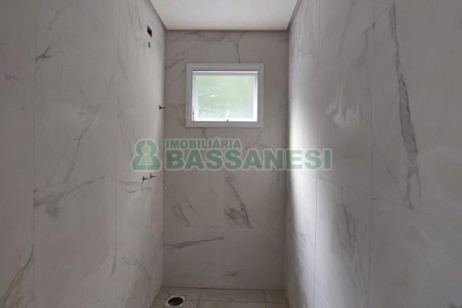 Sobrado com 68m², 2 dormitórios, 1 vaga, no bairro Bela Vista em Caxias do Sul para Comprar