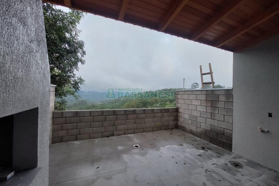 Sobrado com 67m², 2 dormitórios, 1 vaga, no bairro São Virgílio em Caxias do Sul para Comprar