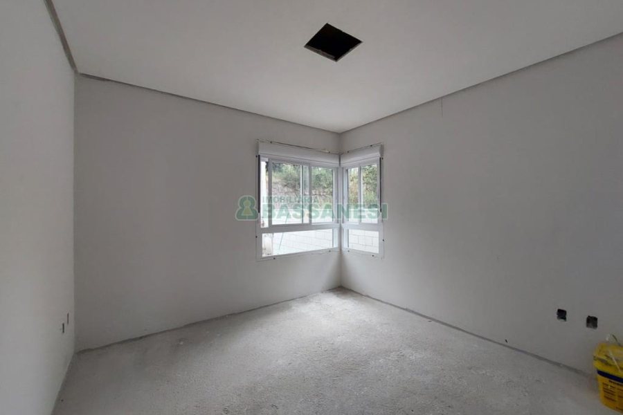 Sobrado com 67m², 2 dormitórios, 1 vaga, no bairro Bela Vista em Caxias do Sul para Comprar