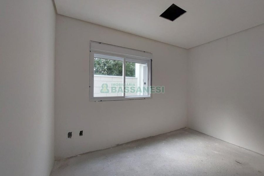 Sobrado com 67m², 2 dormitórios, 1 vaga, no bairro Bela Vista em Caxias do Sul para Comprar
