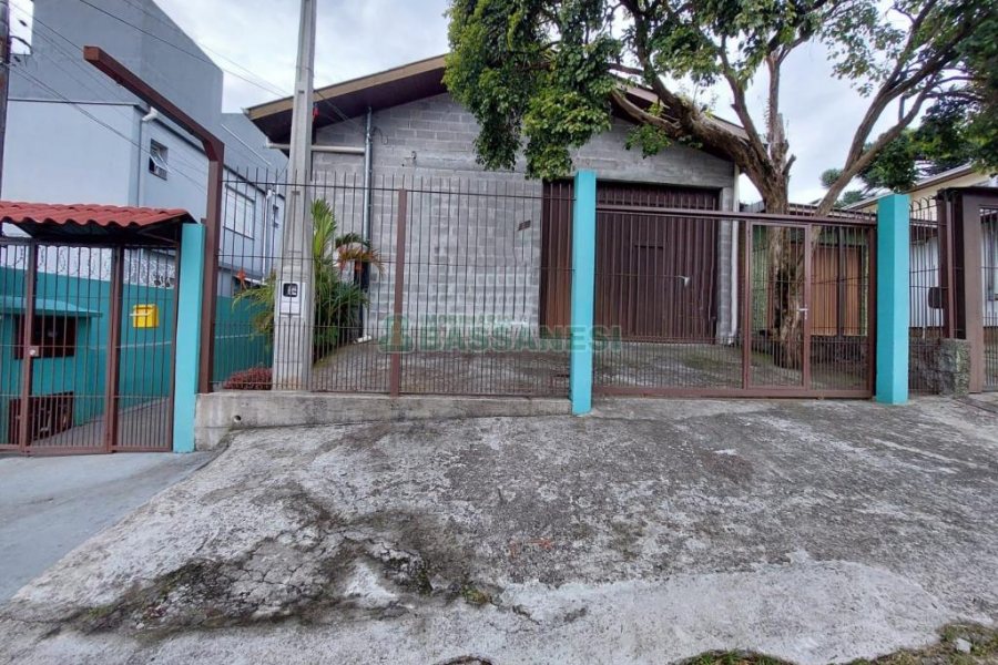 Pavilhão com 140m², 2 vagas, no bairro Cruzeiro em Caxias do Sul para Alugar