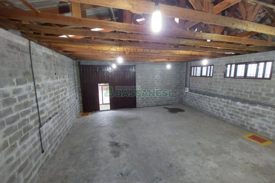 Pavilhão com 140m², 2 vagas, no bairro Cruzeiro em Caxias do Sul para Alugar