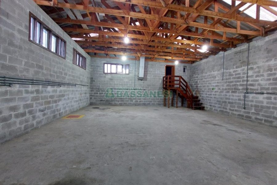 Pavilhão com 140m², 2 vagas, no bairro Cruzeiro em Caxias do Sul para Alugar