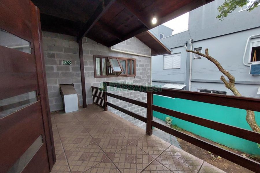 Pavilhão com 140m², 2 vagas, no bairro Cruzeiro em Caxias do Sul para Alugar