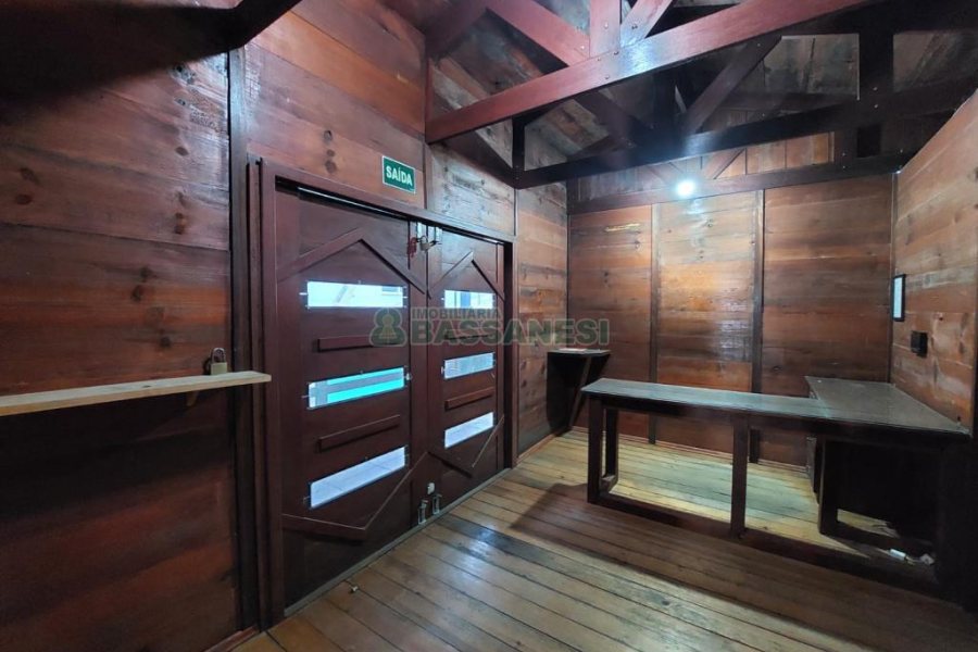 Pavilhão com 140m², 2 vagas, no bairro Cruzeiro em Caxias do Sul para Alugar