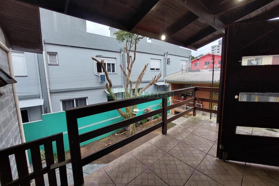 Pavilhão com 140m², 2 vagas, no bairro Cruzeiro em Caxias do Sul para Alugar