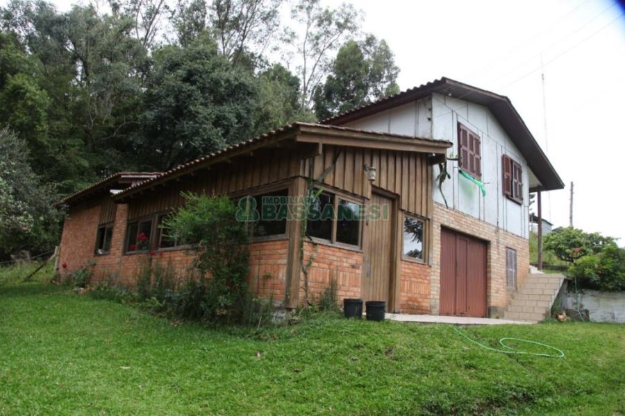 Chácara com 21896m², 2 dormitórios, no bairro Pedancino em Caxias do Sul para Comprar