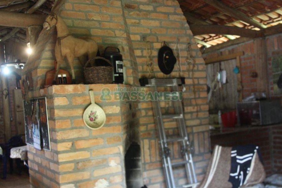 Chácara com 21896m², 2 dormitórios, no bairro Pedancino em Caxias do Sul para Comprar