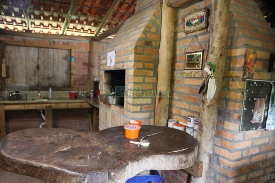 Chácara com 21896m², 2 dormitórios, no bairro Pedancino em Caxias do Sul para Comprar