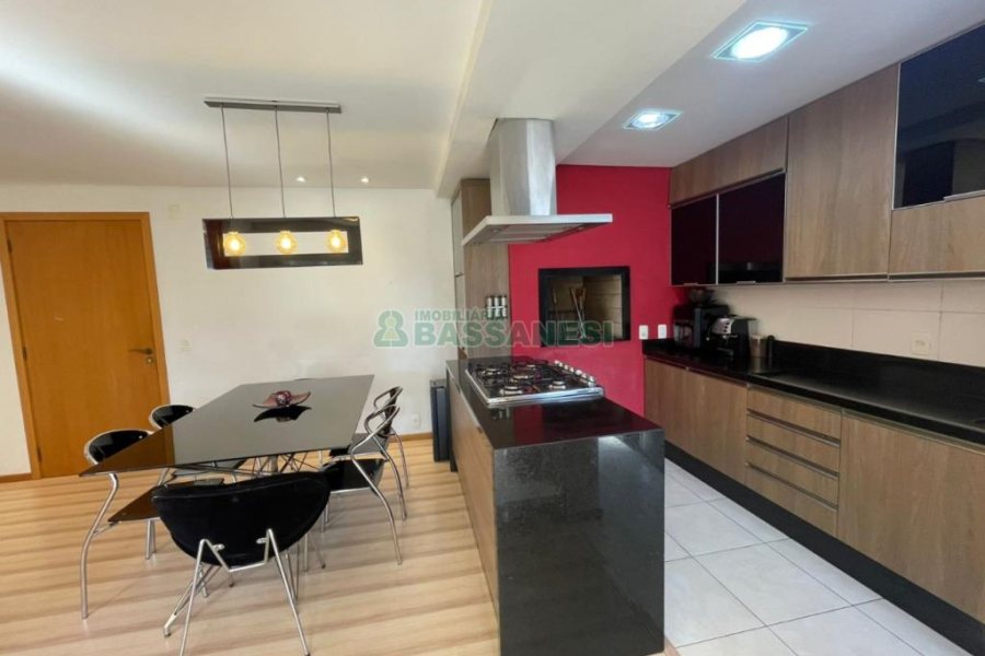 Apartamento com 93m², 3 dormitórios, 2 vagas, no bairro Nossa Senhora da Saúde em Caxias do Sul para Comprar