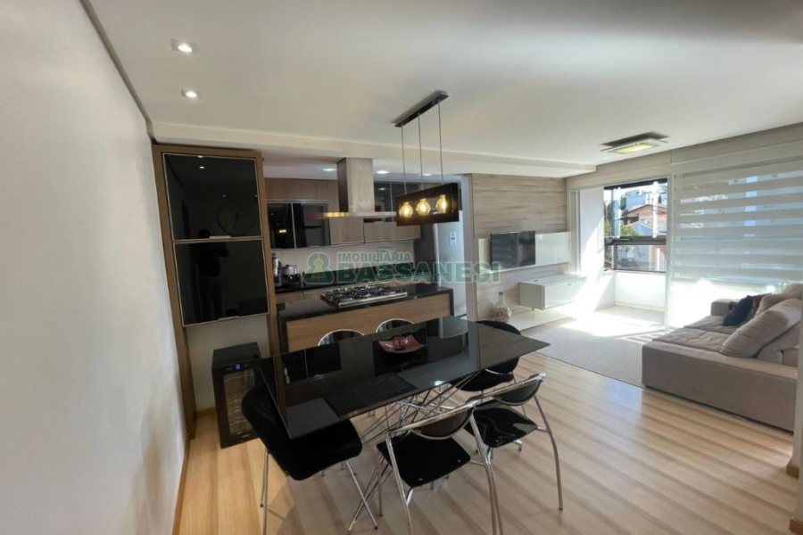 Apartamento com 93m², 3 dormitórios, 2 vagas, no bairro Nossa Senhora da Saúde em Caxias do Sul para Comprar