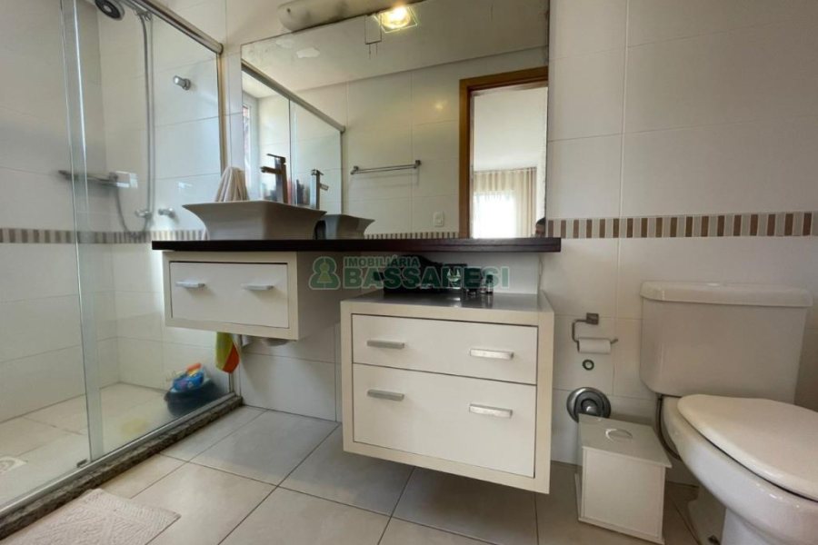 Apartamento com 93m², 3 dormitórios, 2 vagas, no bairro Nossa Senhora da Saúde em Caxias do Sul para Comprar