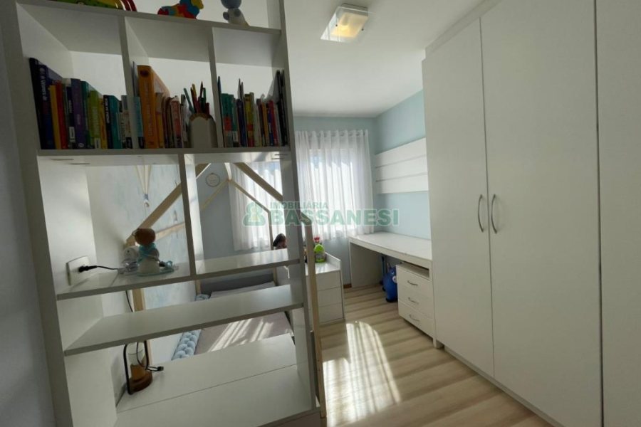 Apartamento com 93m², 3 dormitórios, 2 vagas, no bairro Nossa Senhora da Saúde em Caxias do Sul para Comprar