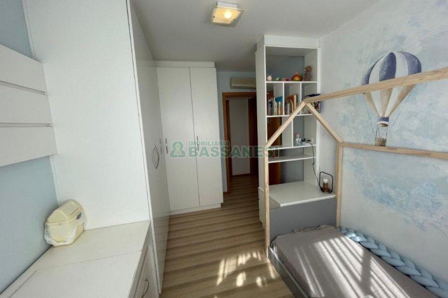 Apartamento com 93m², 3 dormitórios, 2 vagas, no bairro Nossa Senhora da Saúde em Caxias do Sul para Comprar