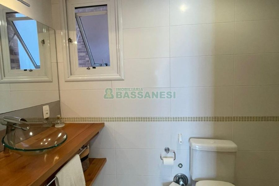Apartamento com 93m², 3 dormitórios, 2 vagas, no bairro Nossa Senhora da Saúde em Caxias do Sul para Comprar