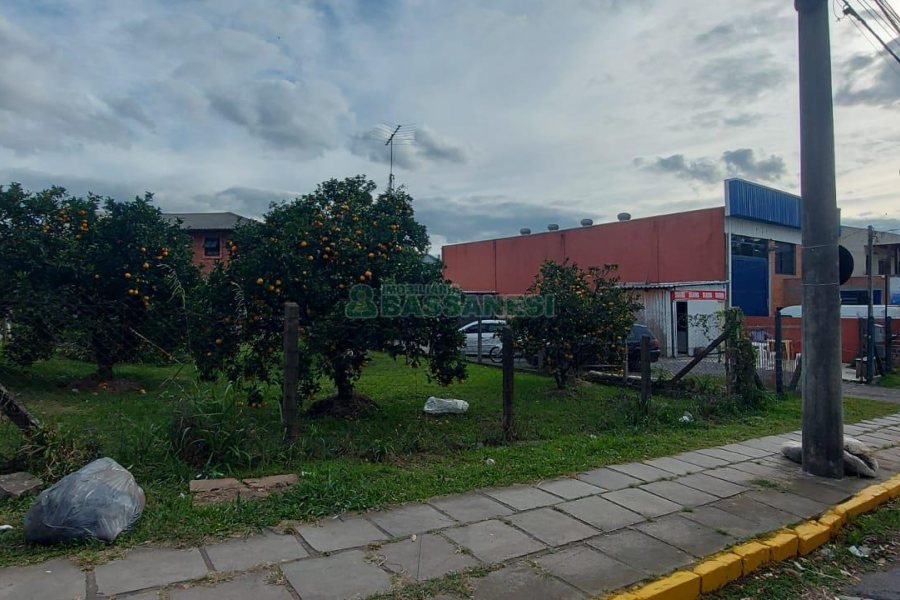 Terreno com 660m², no bairro Desvio Rizzo em Caxias do Sul para Comprar