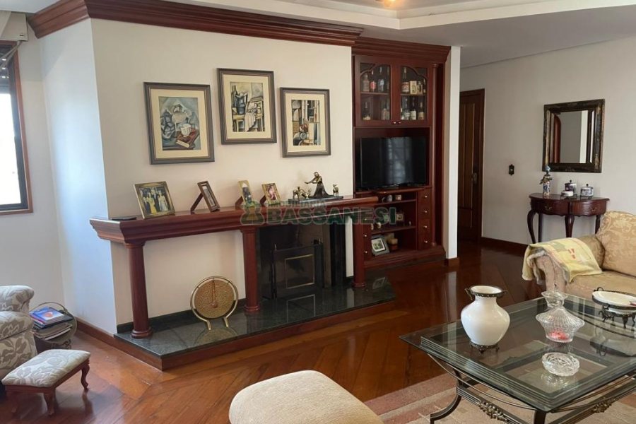 Apartamento com 272m², 3 dormitórios, 2 vagas, no bairro Centro em Caxias do Sul para Alugar ou Comprar