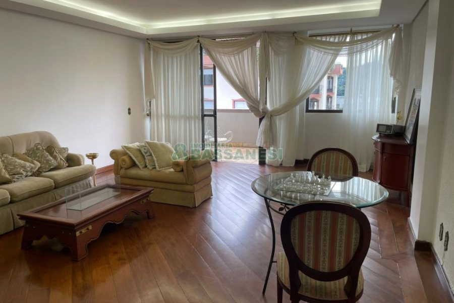 Apartamento com 272m², 3 dormitórios, 2 vagas, no bairro Centro em Caxias do Sul para Alugar ou Comprar