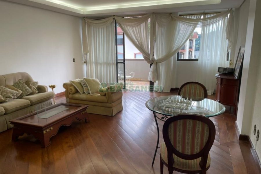 Apartamento com 272m², 3 dormitórios, 2 vagas, no bairro Centro em Caxias do Sul para Alugar ou Comprar