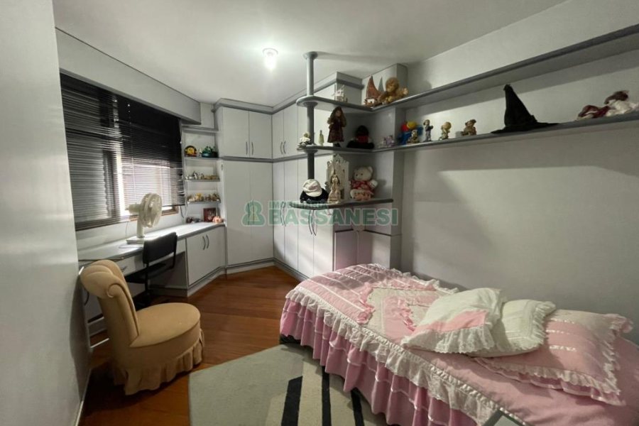 Apartamento com 272m², 3 dormitórios, 2 vagas, no bairro Centro em Caxias do Sul para Alugar ou Comprar