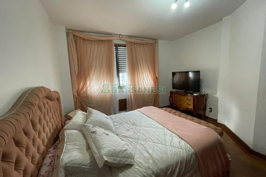 Apartamento com 272m², 3 dormitórios, 2 vagas, no bairro Centro em Caxias do Sul para Alugar ou Comprar