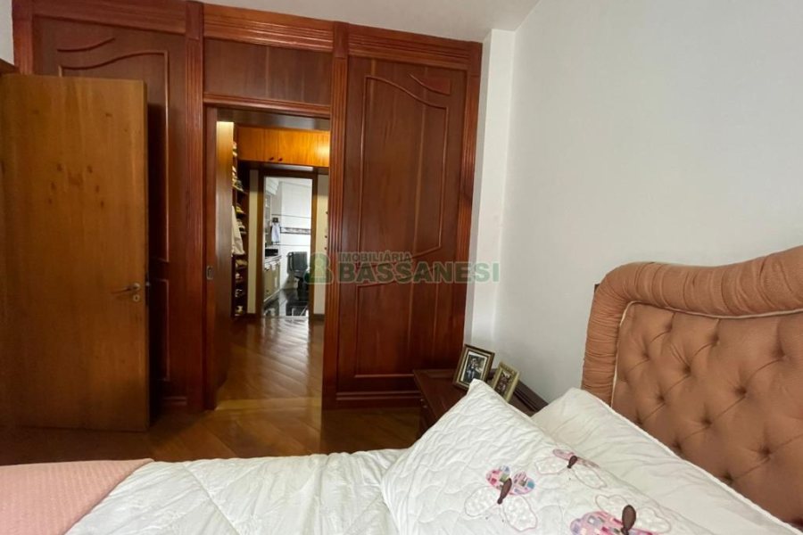 Apartamento com 272m², 3 dormitórios, 2 vagas, no bairro Centro em Caxias do Sul para Alugar ou Comprar